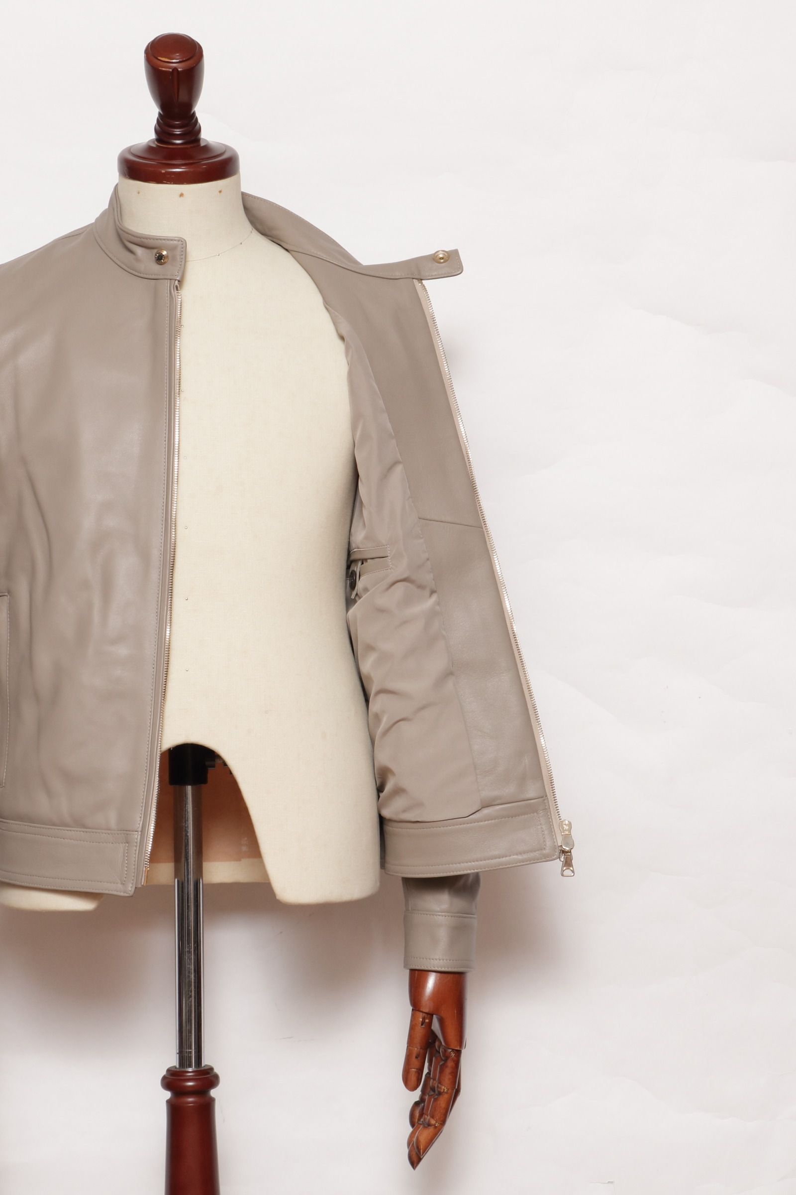 EMMETI JURI 羊革 シングルライダース ジャケット ベージュ 50 EMMETI