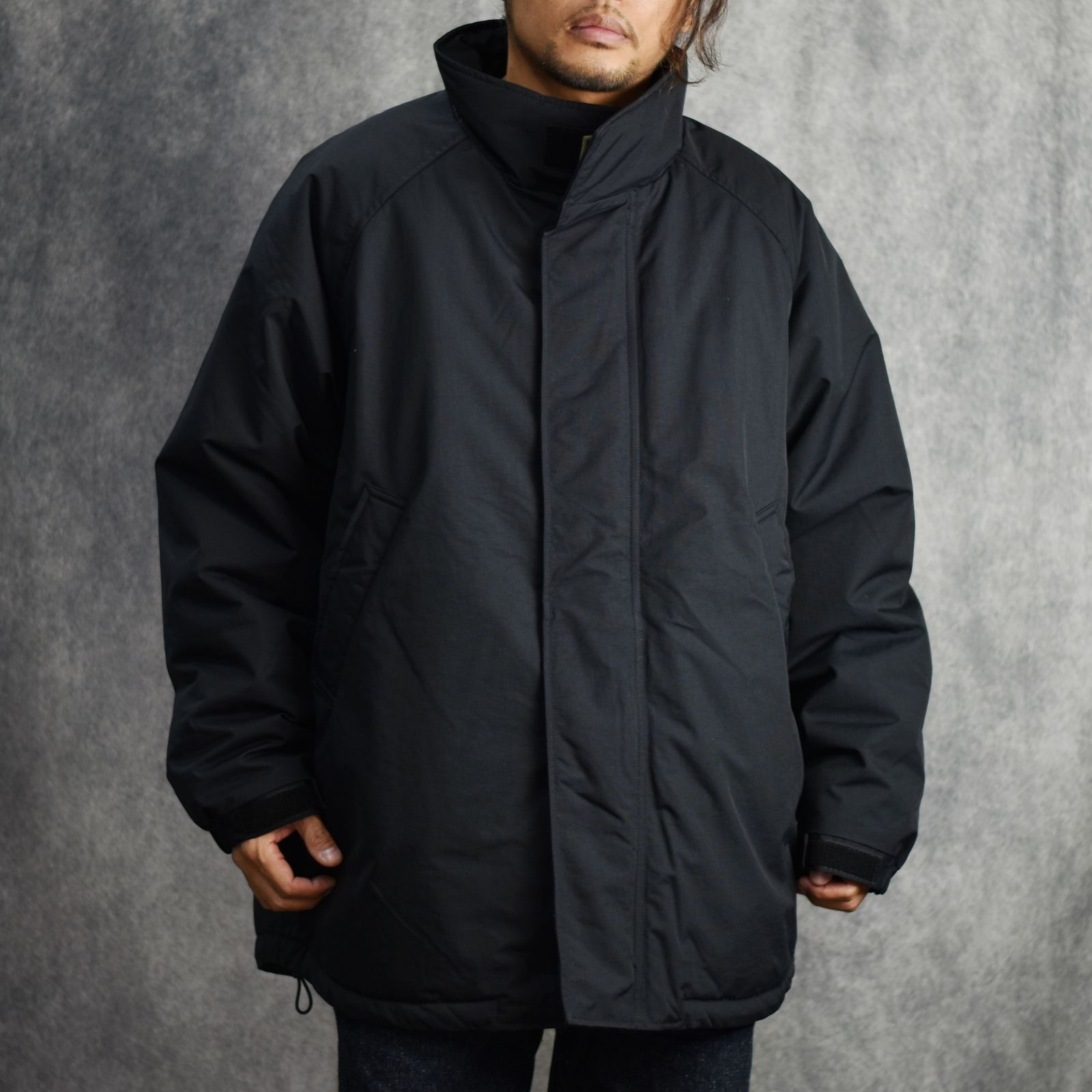 CALEE - TASLAN NYLON PADDED JACKET (BLACK) / スタンドカラー パ