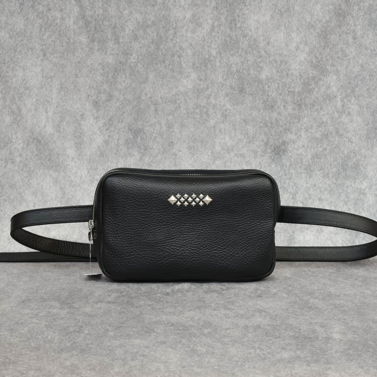 CALEE - STUDS LEATHER BODY BAG (BLACK)｜ボディバッグ ウエスト