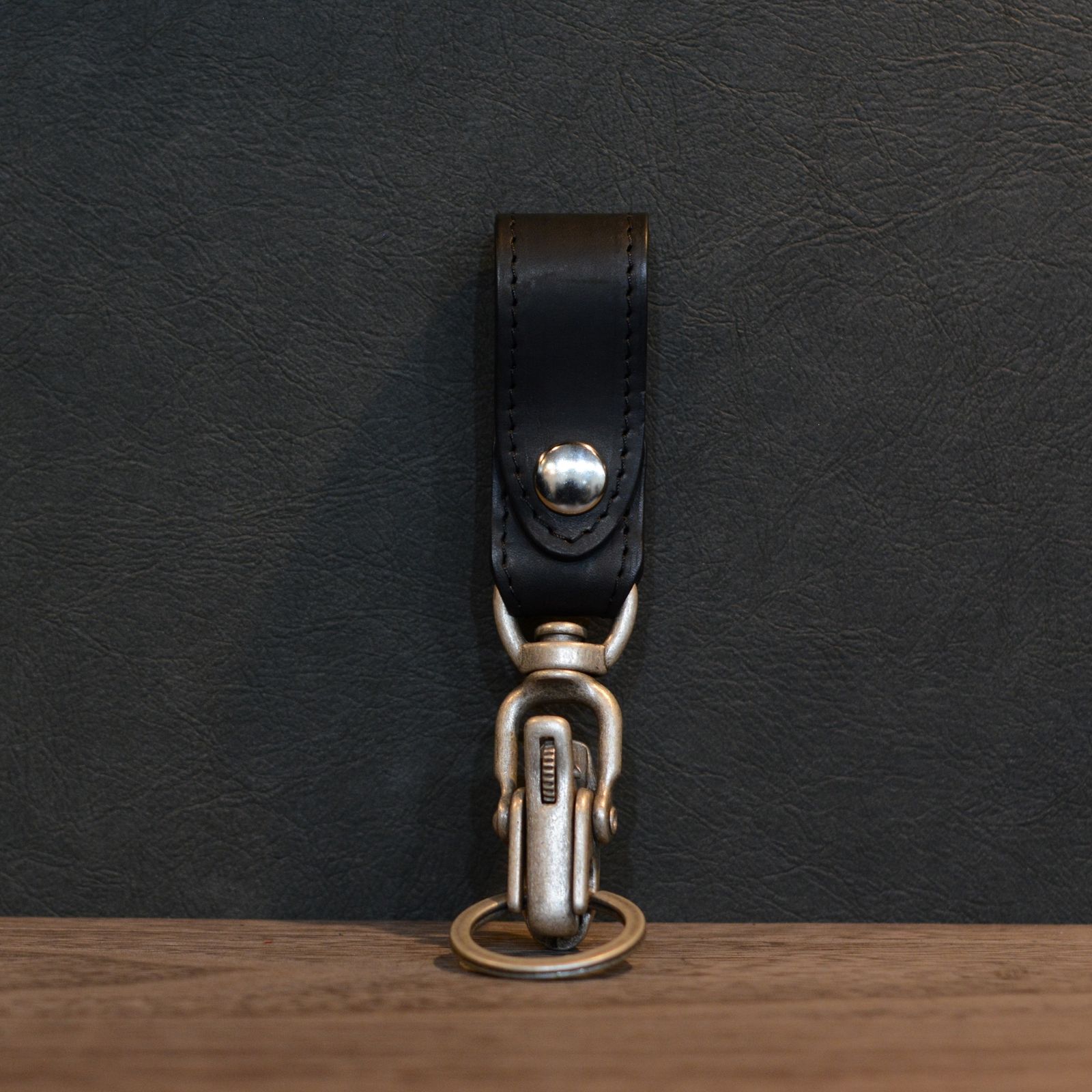 ISAMU KATAYAMA BACKLASH - GUIDIオイルカーフ キーホルダー | chord