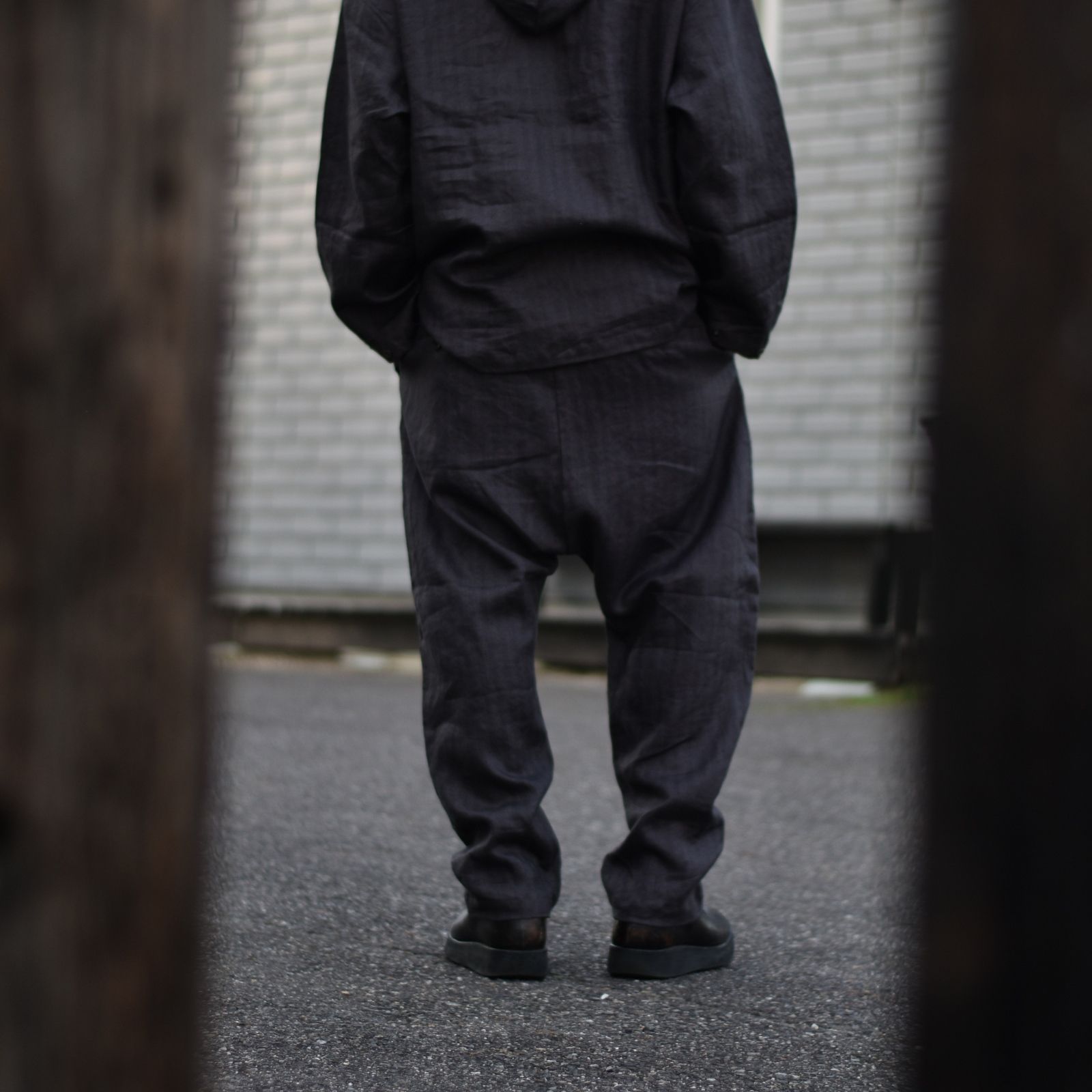 ISAMU KATAYAMA BACKLASH - へリンボンリネン サルエルイージーパンツ