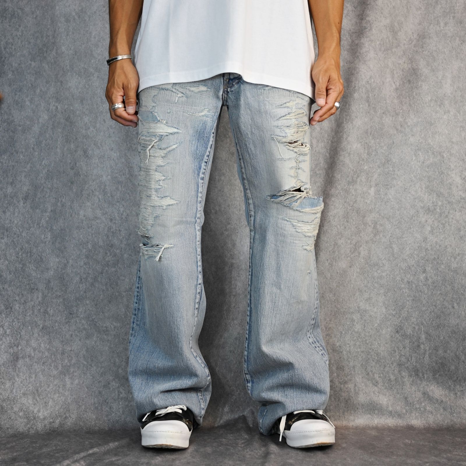 unmapped Washed out script jeans Mサイズ GUESS(ゲス) JAPAN 公式