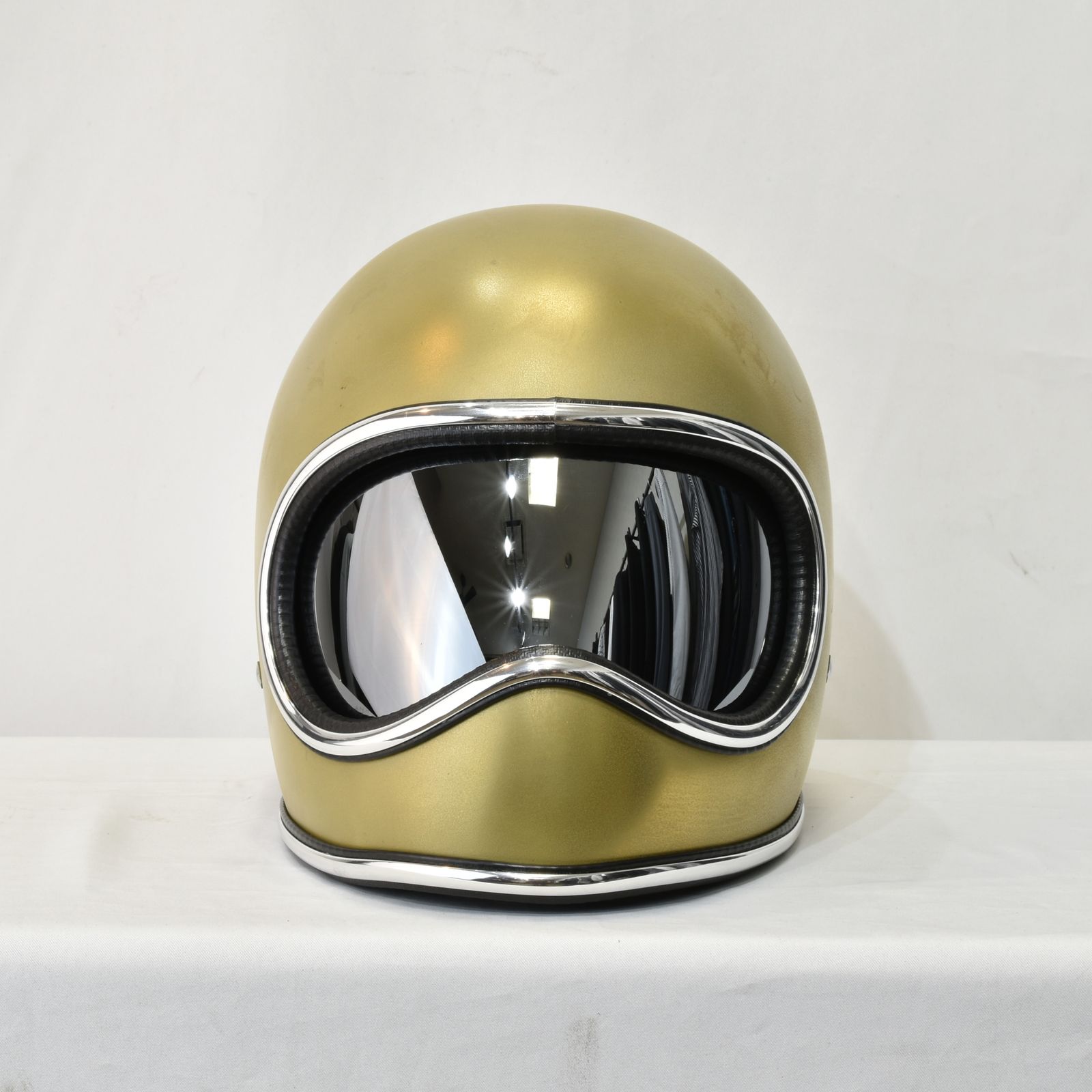 nobudz ヘルメット 白ラメ 銀縁 nobudz ヘルメット 白ラメ 銀縁 nobudz