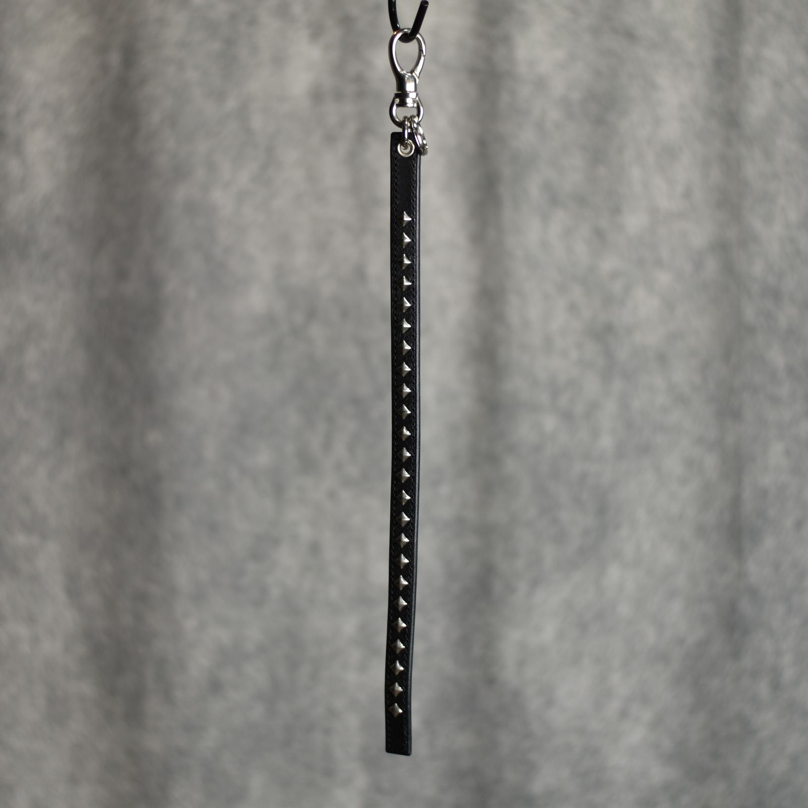 CALEE - STUDS LEATHER LONG KEY RING (BLACK) / スタッズ レザー