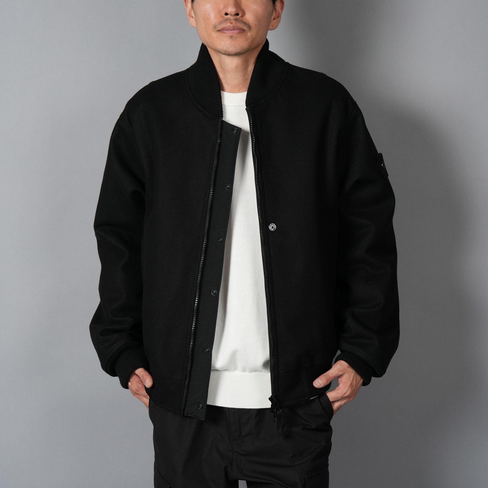 ロゴを隠す美学 – Stone Island Ghost Piece | Confidence