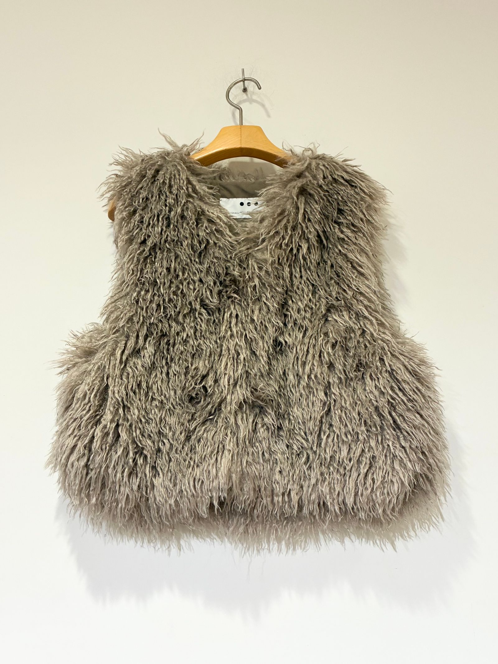 three dots - ウェイビーファー ショートジレ / ファーベスト / グレー