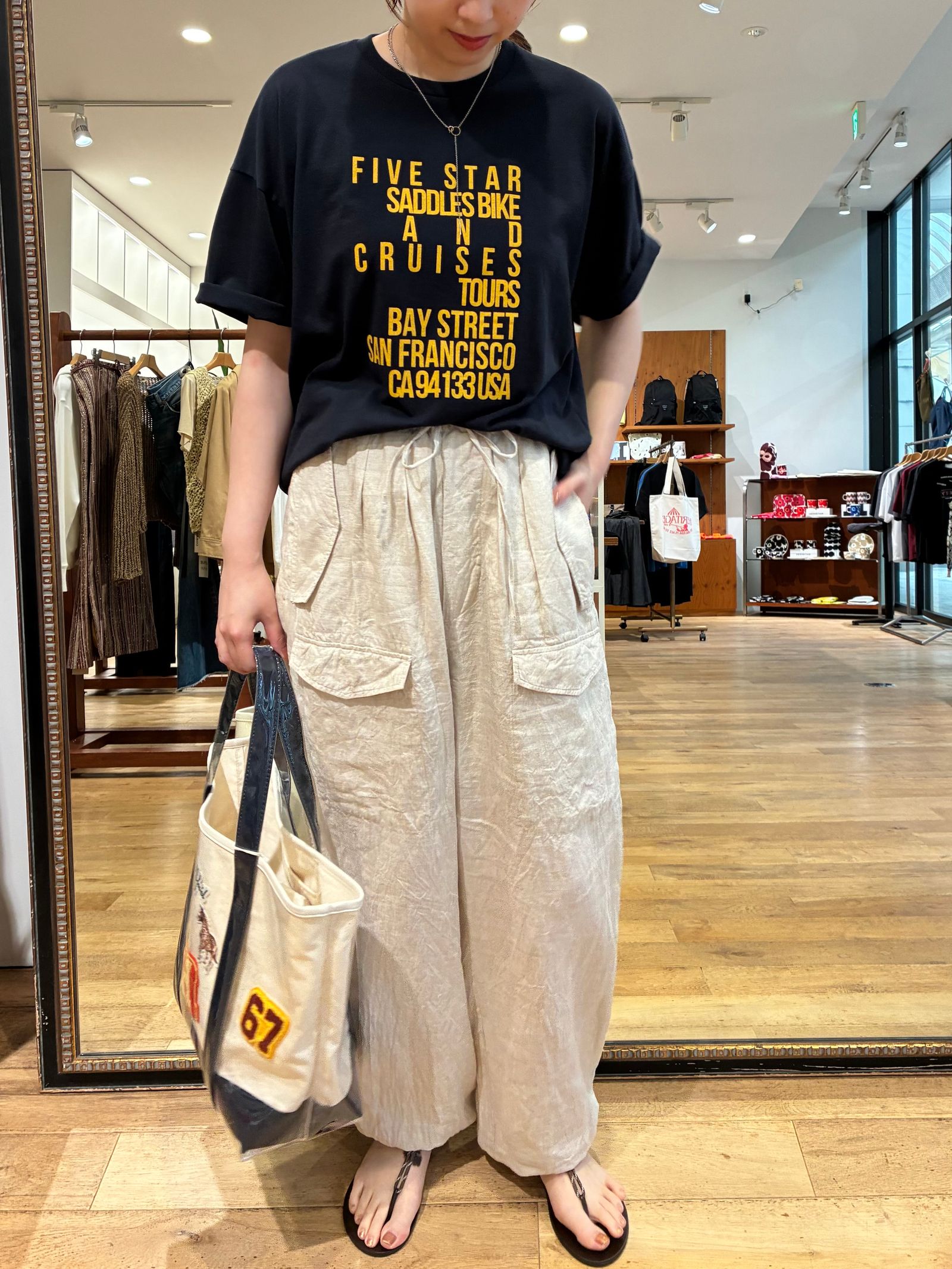 TICCAのプリントTシャツ&リネンカーゴパンツコーデ | 55 | HALLOW's