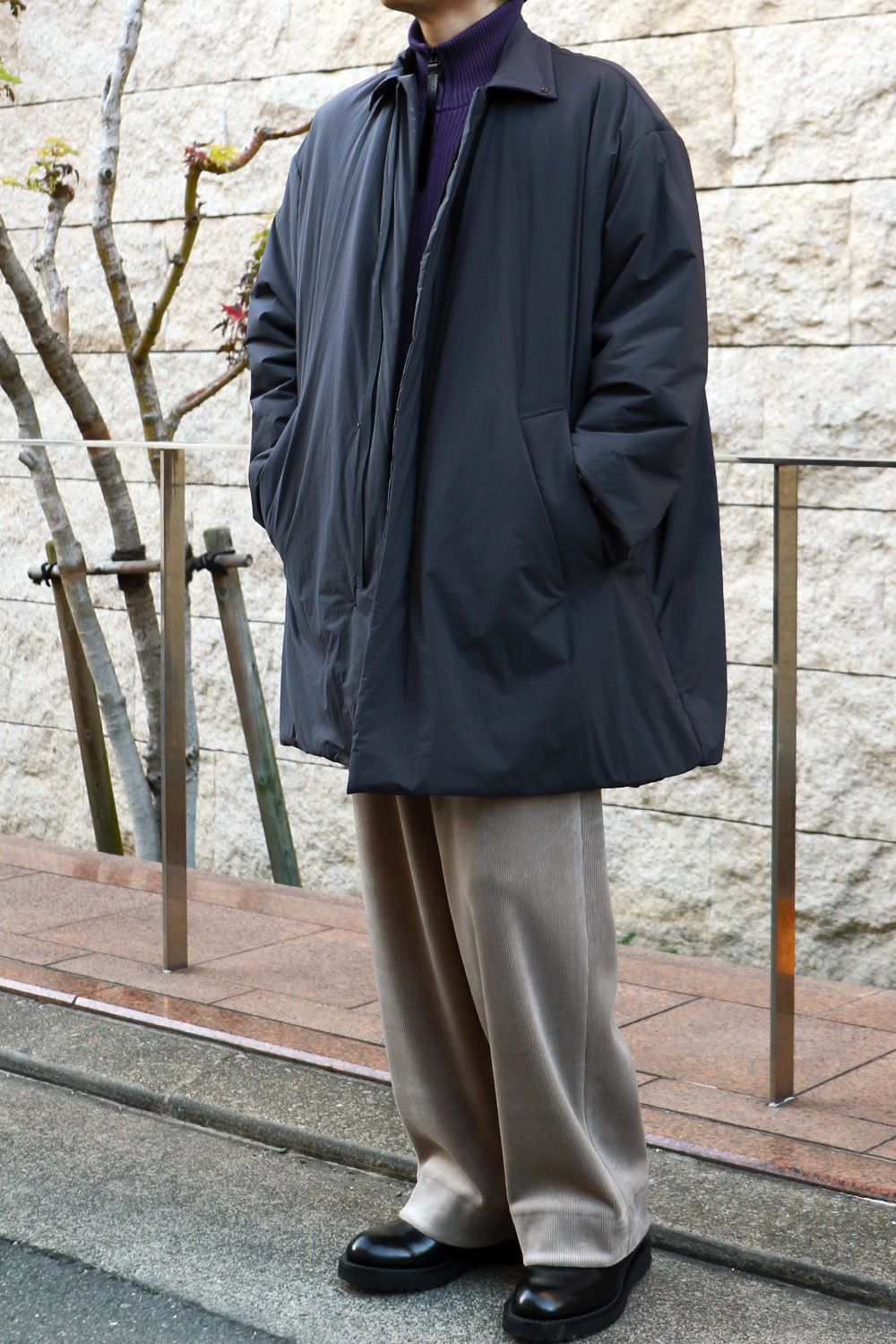 早くも完売間近！N.HOOLYWOODのBALMACAAN COATを着用した