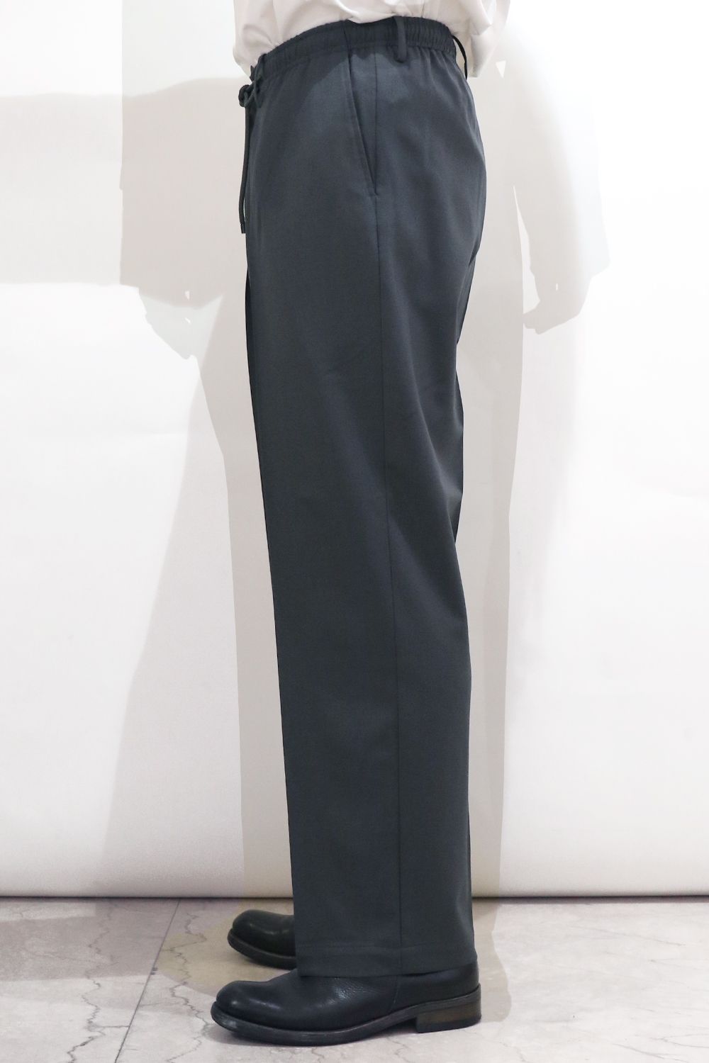 MARKAWARE - ORGANIC WOOL 2/80 TROPICAL CLASSIC FIT EASY PANTS