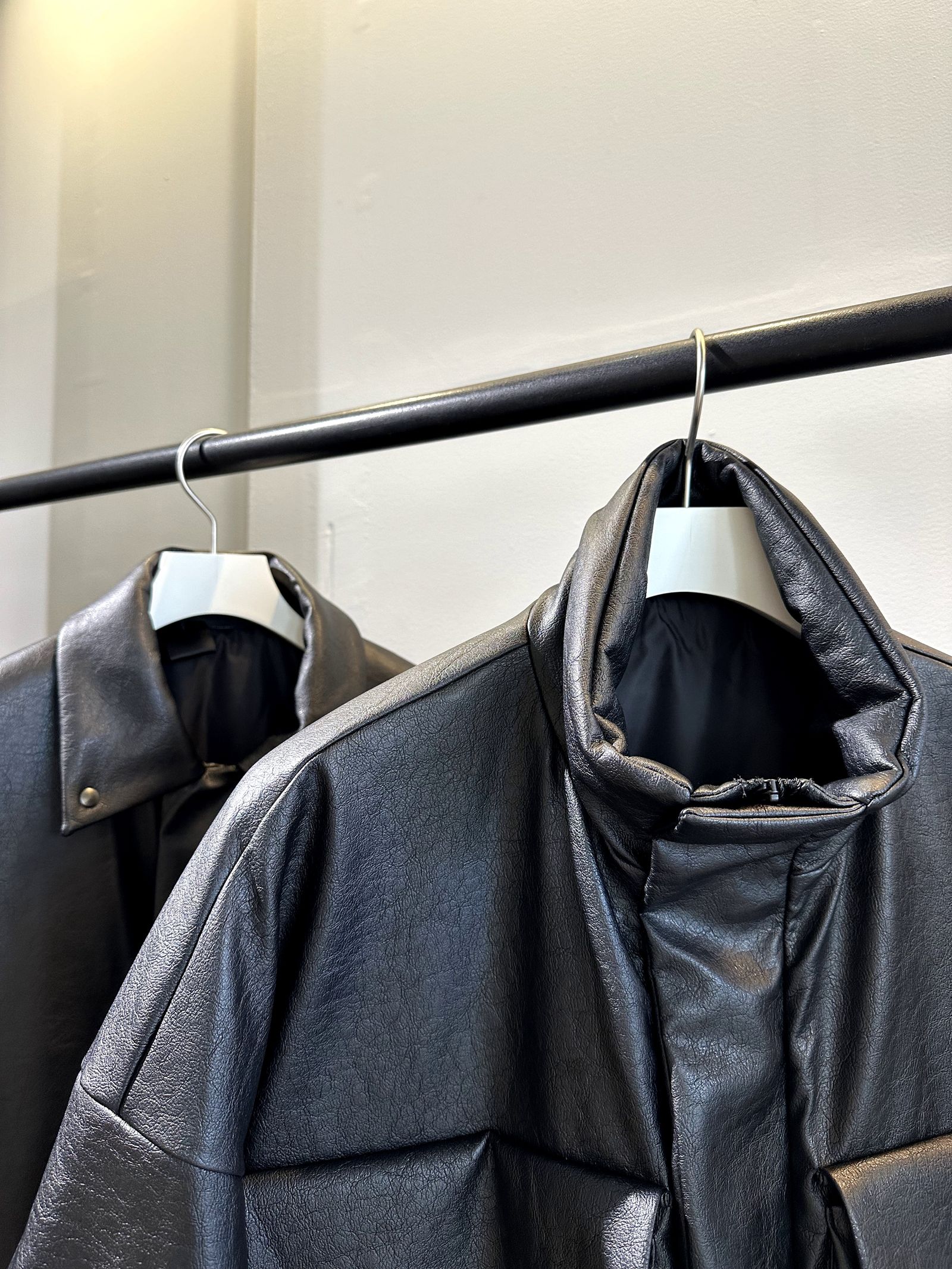 N.HOOLYWOOD おすすめアウター、高級感のあるシンセティックレザー