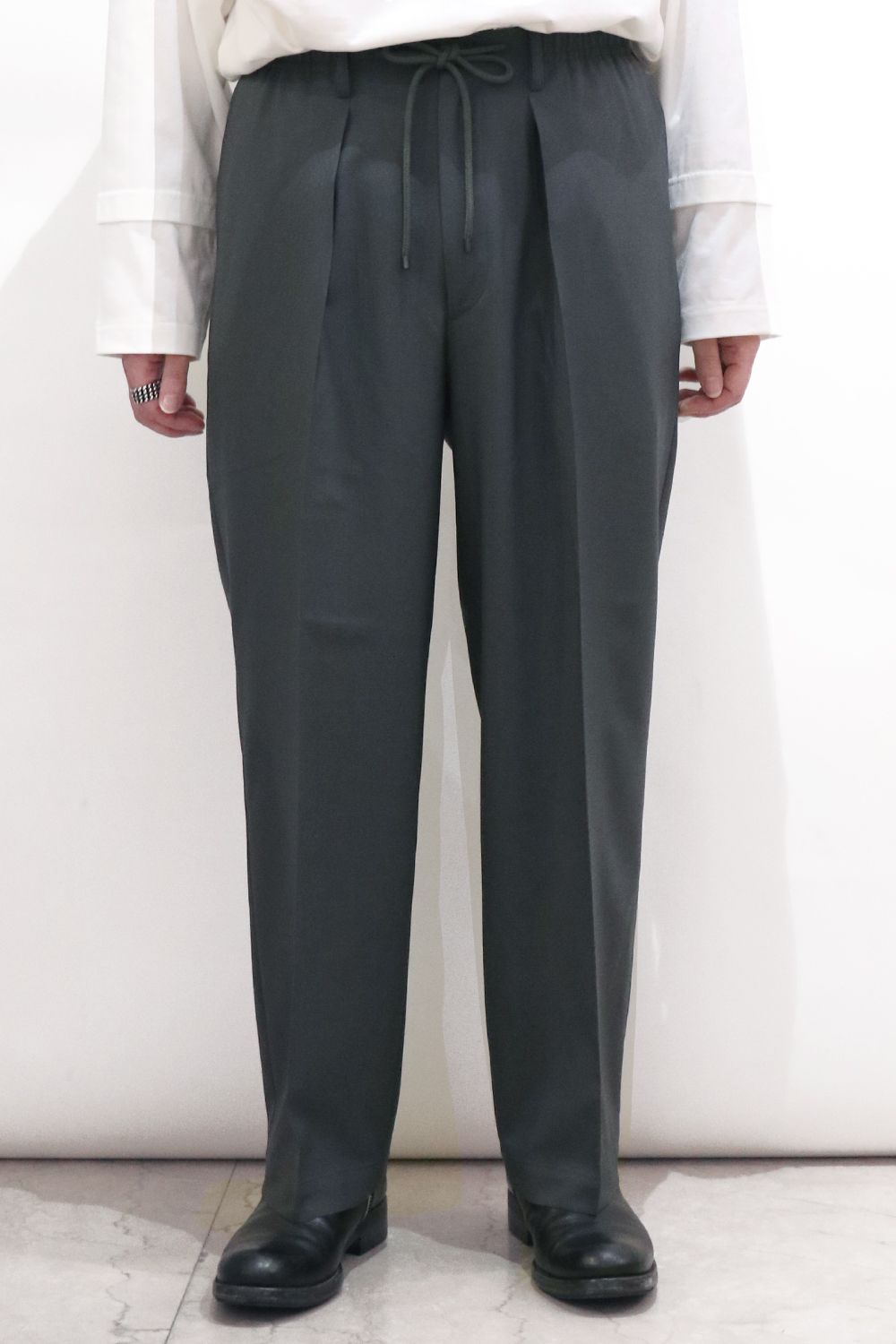 MARKAWARE - ORGANIC WOOL 2/80 TROPICAL CLASSIC FIT EASY PANTS