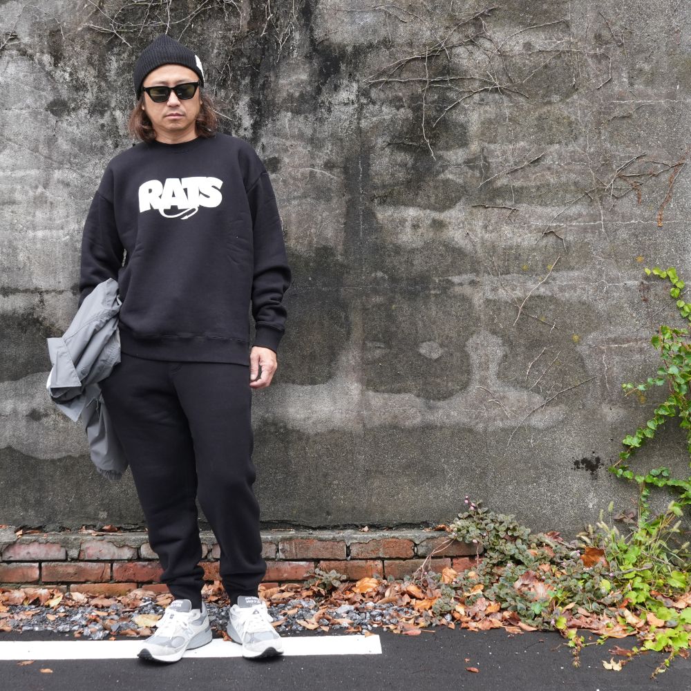 RATS - BOX LOGO SWEAT (BLACK) / ロゴ アップリケ スウェット