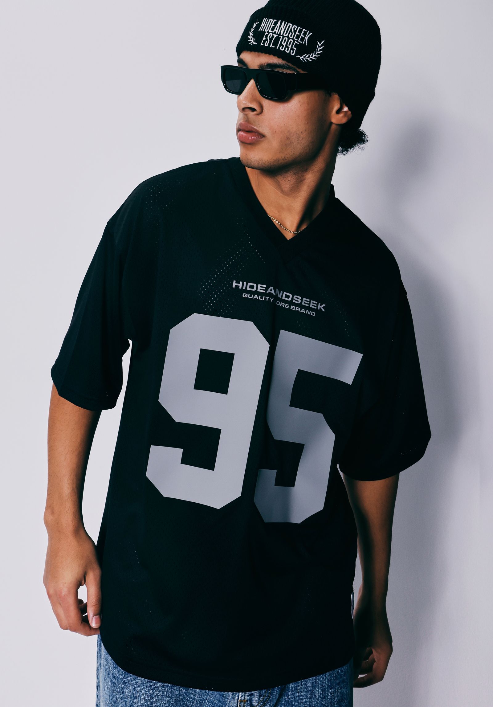 HIDE AND SEEK - Laurel Knit CAP (BLACK) / ロゴ刺繍 ニットキャップ