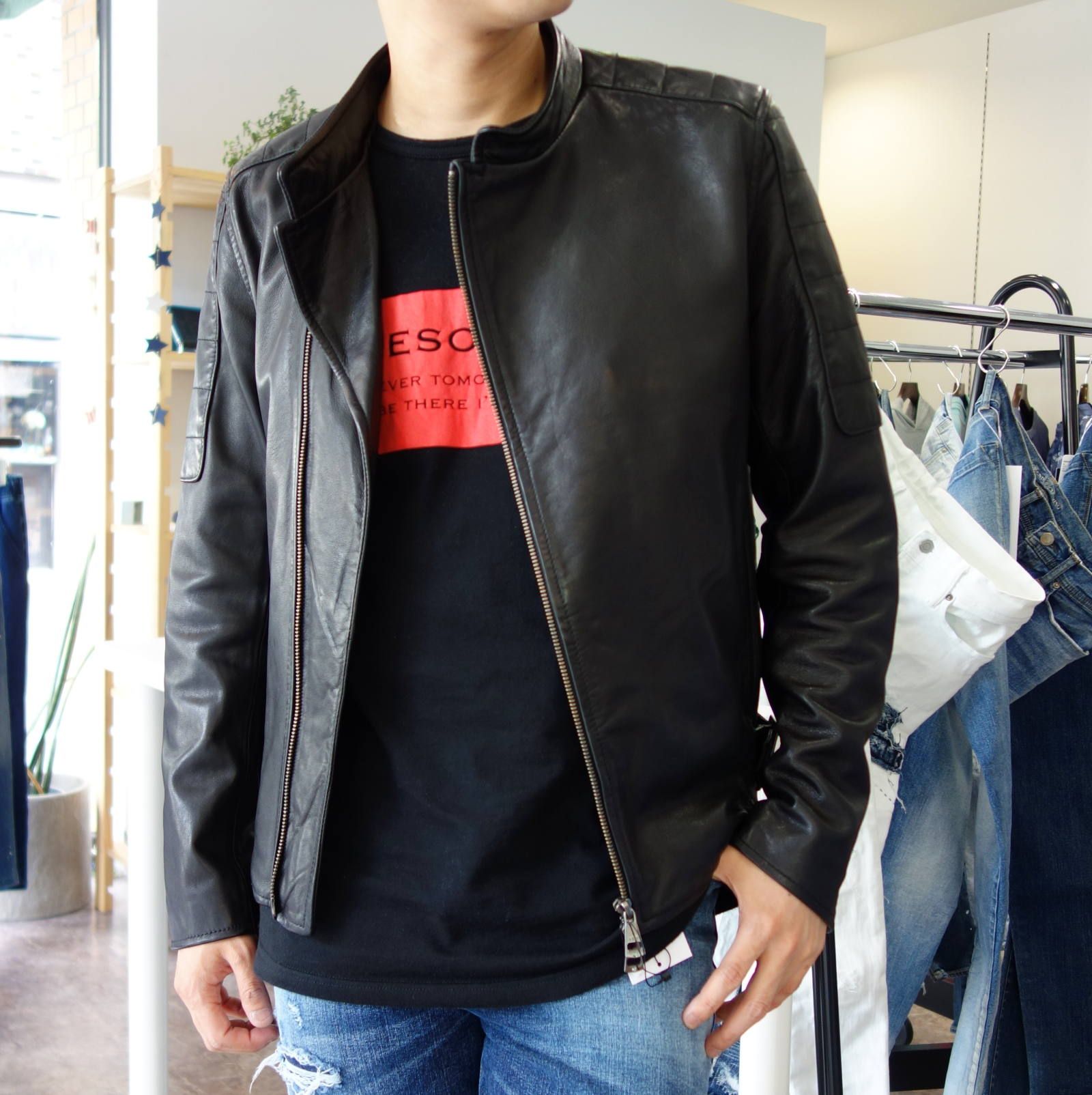 新規取扱いの【AKM Contemporary】から、上質シープスキンのレザー