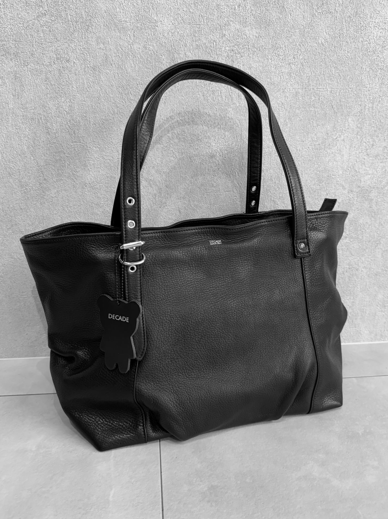 DECADE - オイルドカウレザー ミドルトートバッグ / DCD-01505