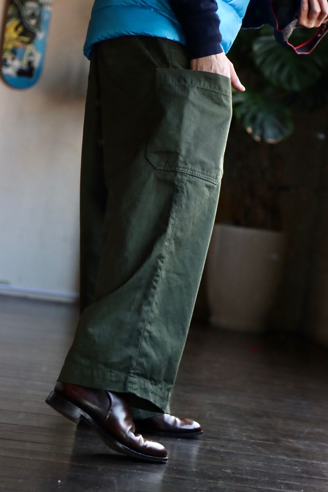 Graphpaper グラフペーパー Suvin Herringbone Cargo Pantsスタイル