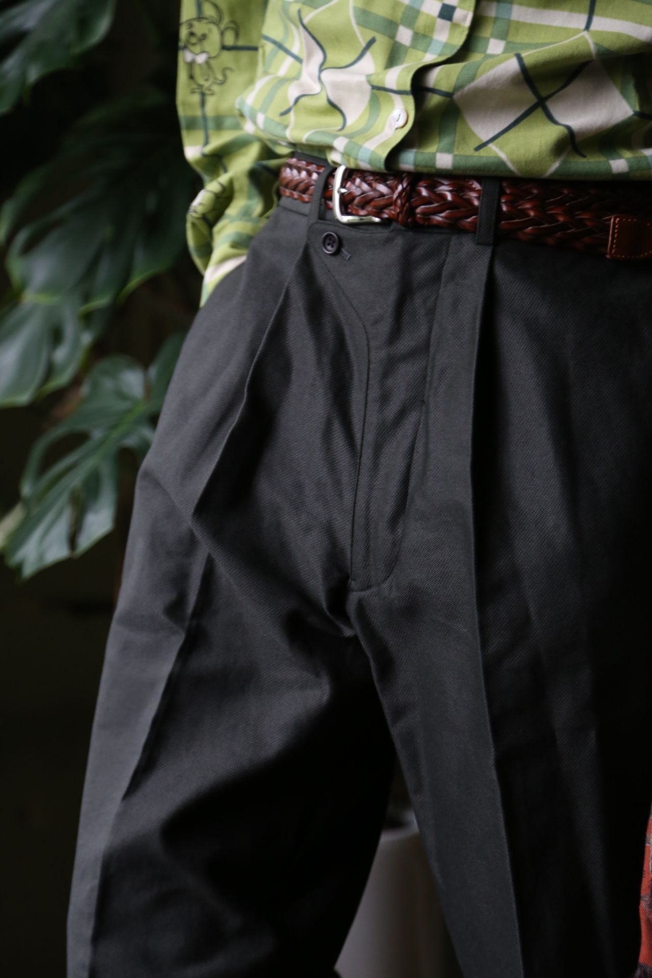 blurhms Broken Cloth Curve Front Slacks