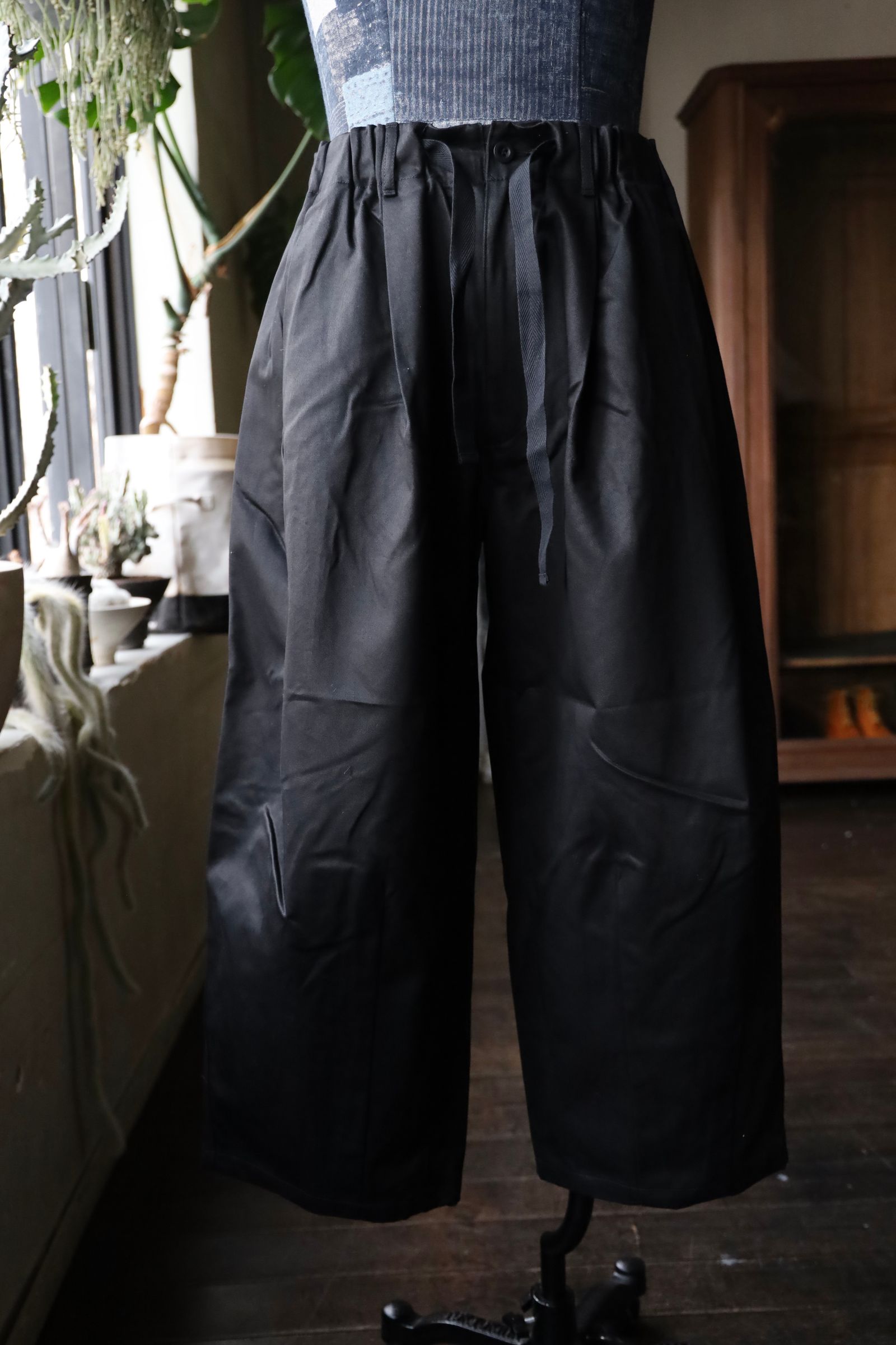 is-ness - イズネス25AW バルーンイージーパンツ BALLOON EZ PANTS