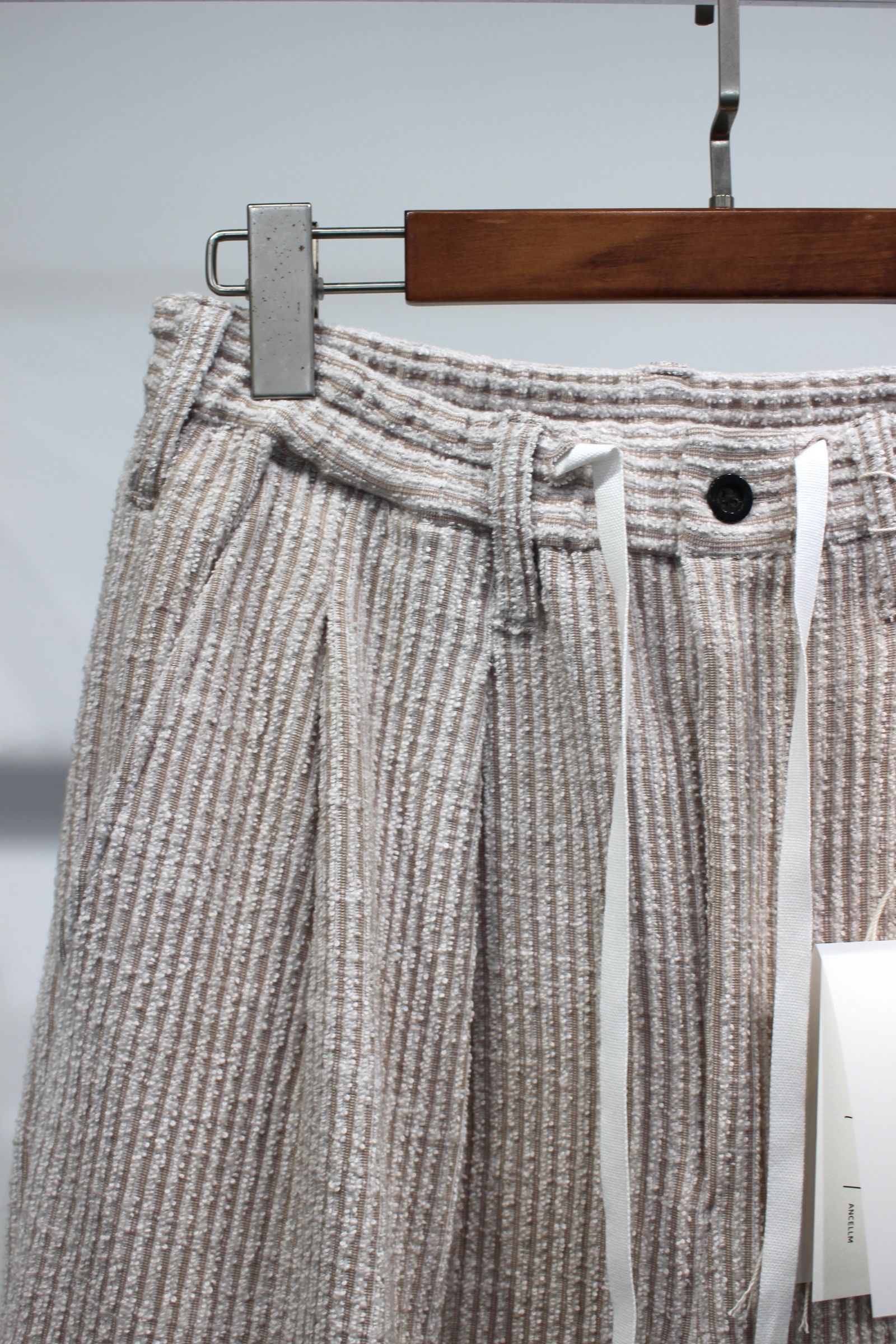 ANCELLM - CUT STRIPE EASY SLACKS | BEIGE | スラックス | NapsNote
