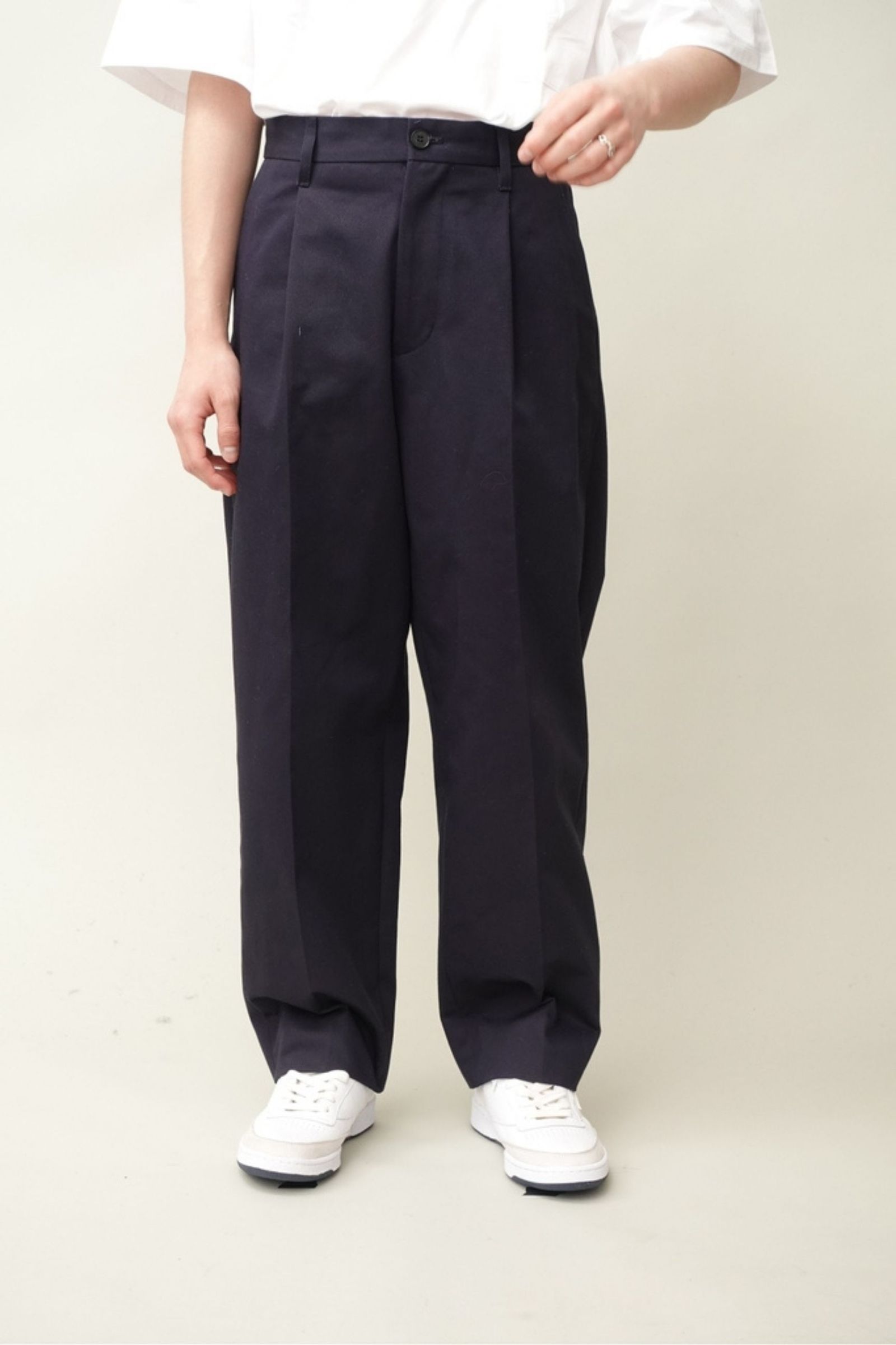 UNIVERSAL PRODUCTS - COTTON 1TUCK TROUSERS/コットン1タック