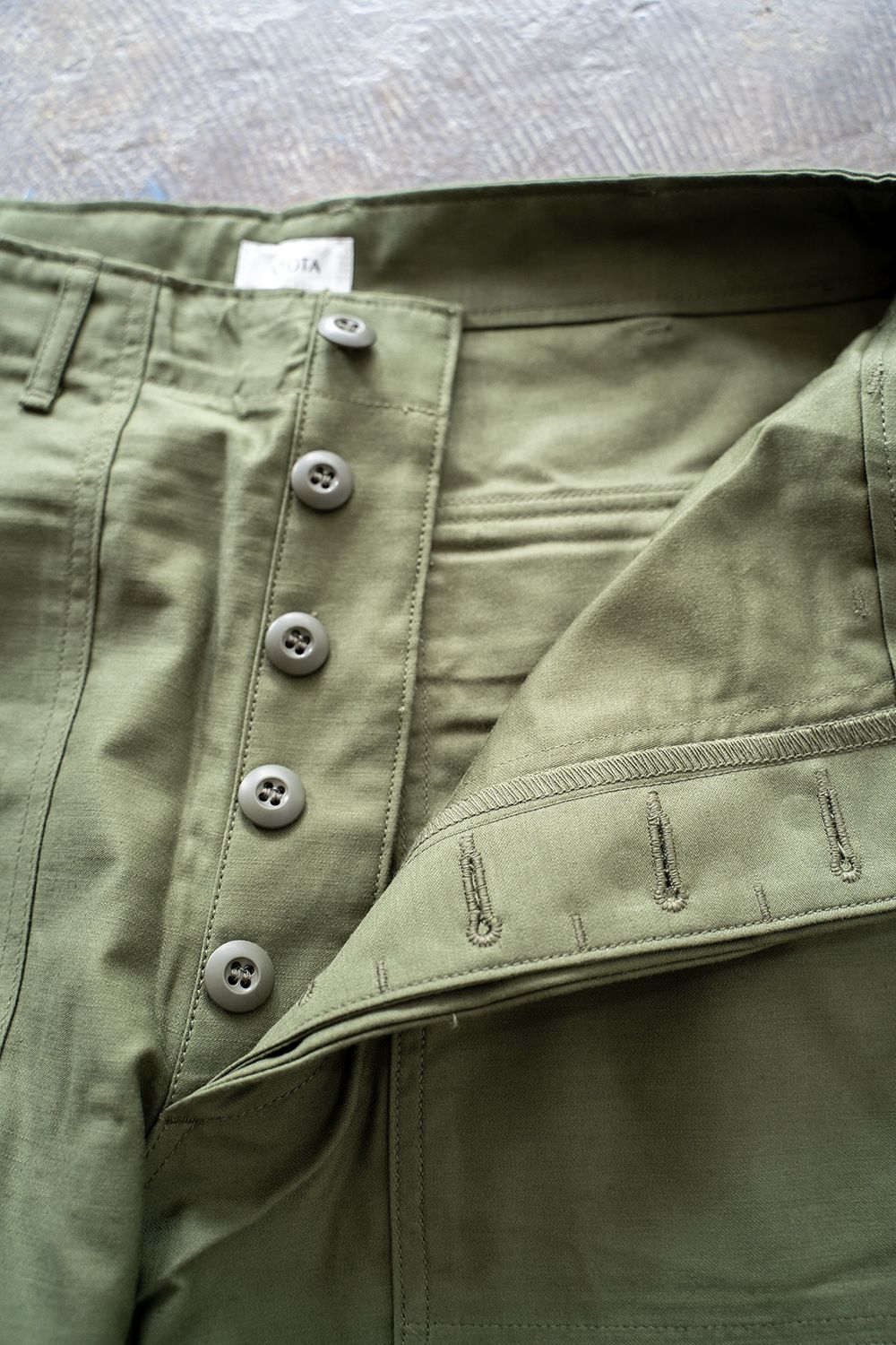 CIOTA - 【ラスト1点】スビンコットンムラ糸バックサテンベイカー