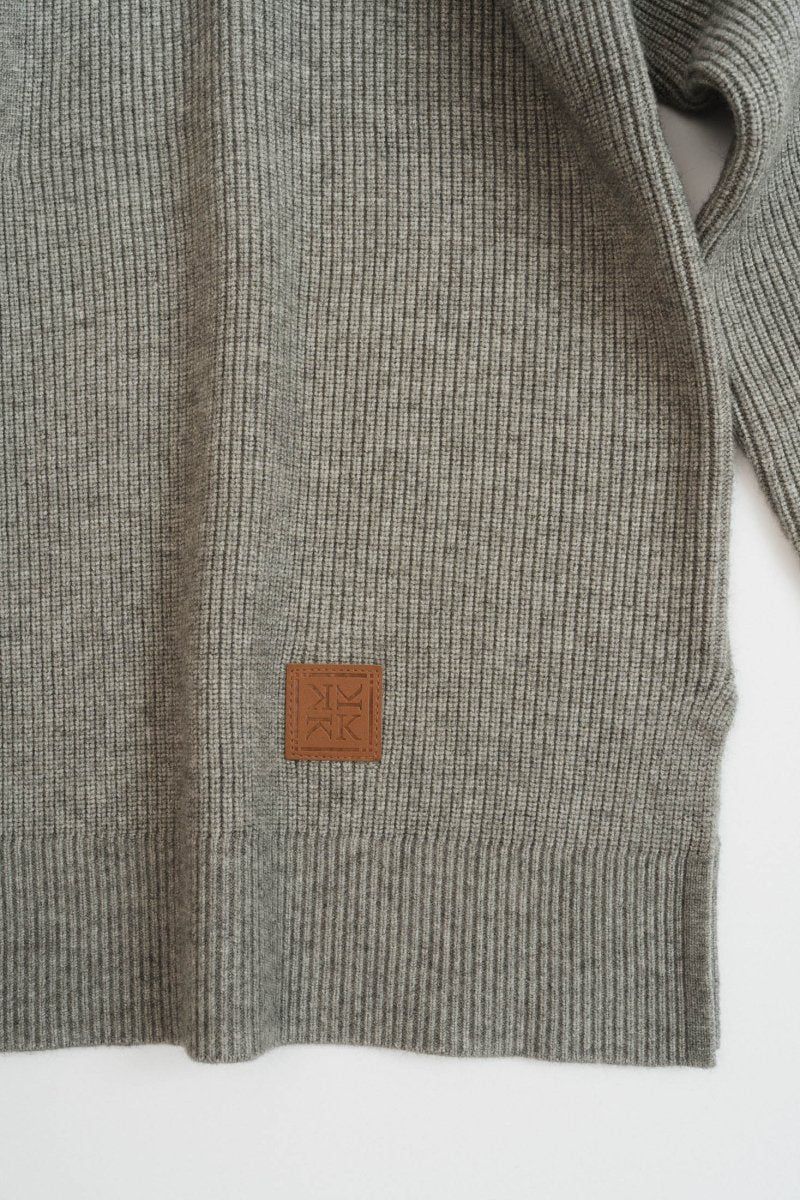 Knuth Marf - slit neck loose knit (unisex) / スリットネック ルーズ