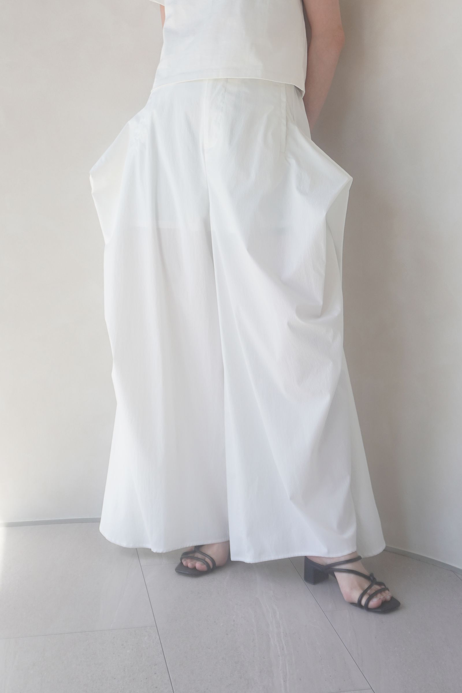 UN3D. - TUCK GATHER WIDE PT / タックギャザーワイドパンツ (ホワイト