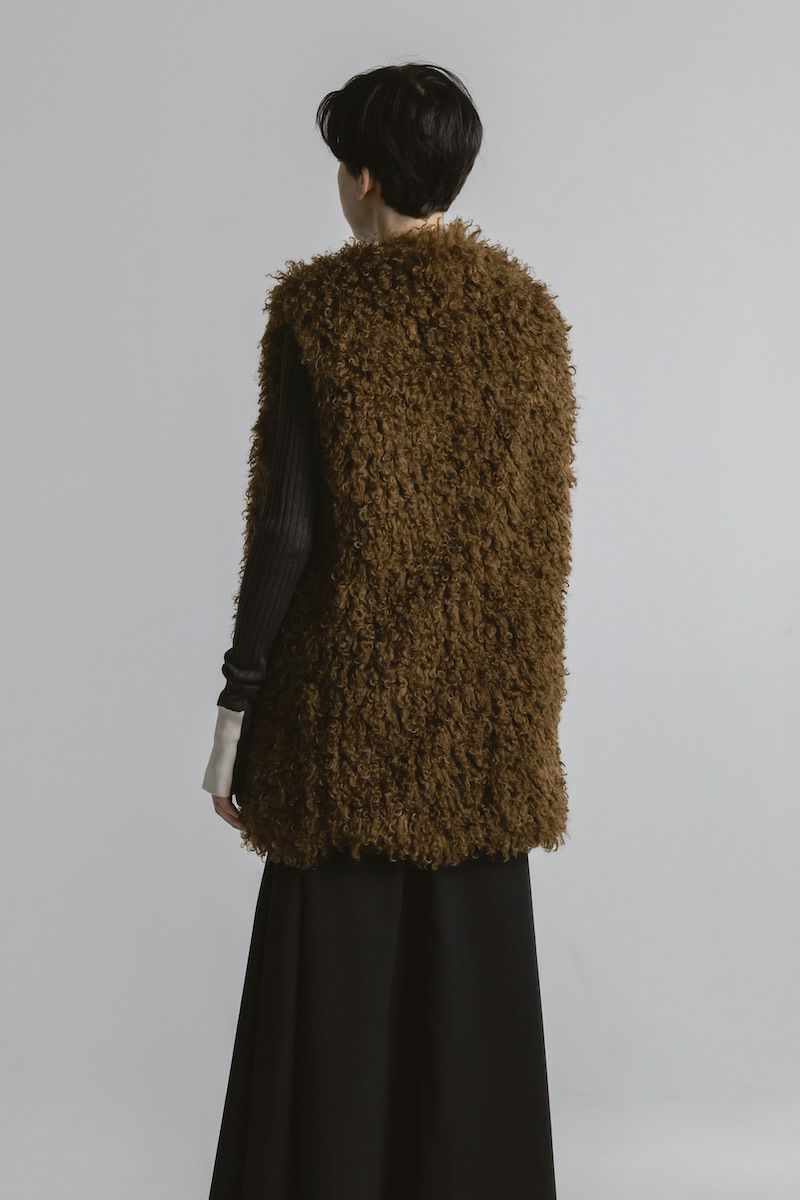 CINOH - CRINPED BOA VEST / クリンプドボアベスト (ブラウン) | Sir
