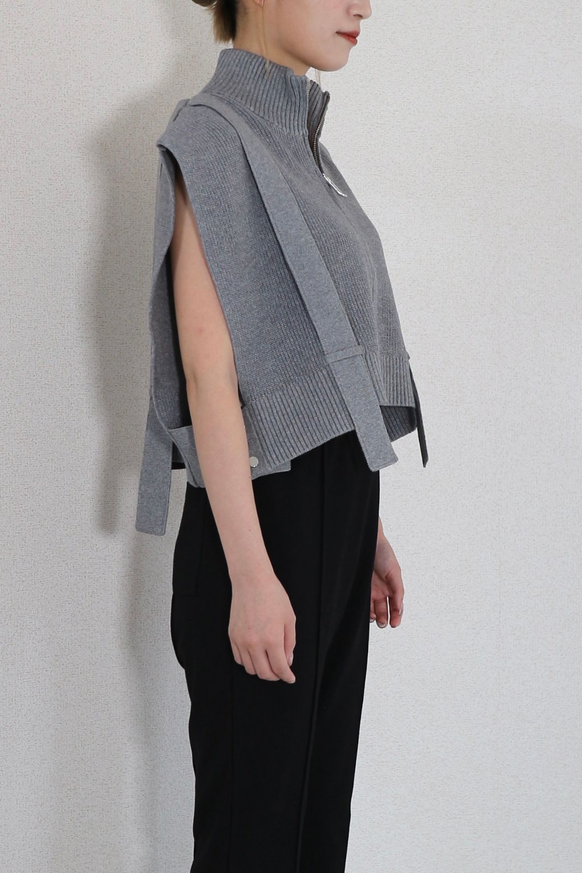 UN3D. - FRONT ZIP KT VEST / フロントジップニットベスト (グレー