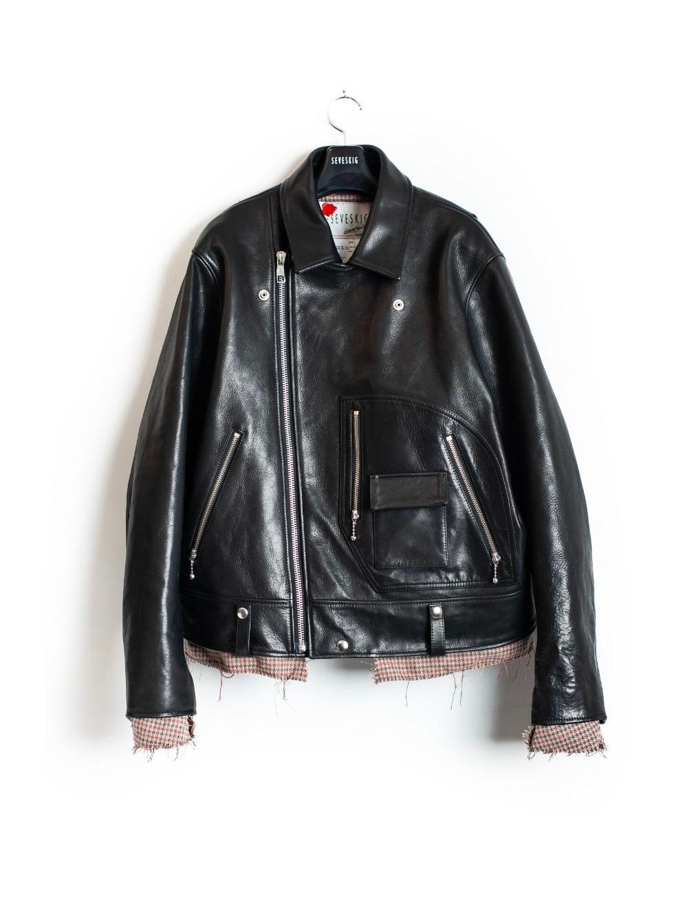 EFkAzmNg4LX4.jpg?width=768