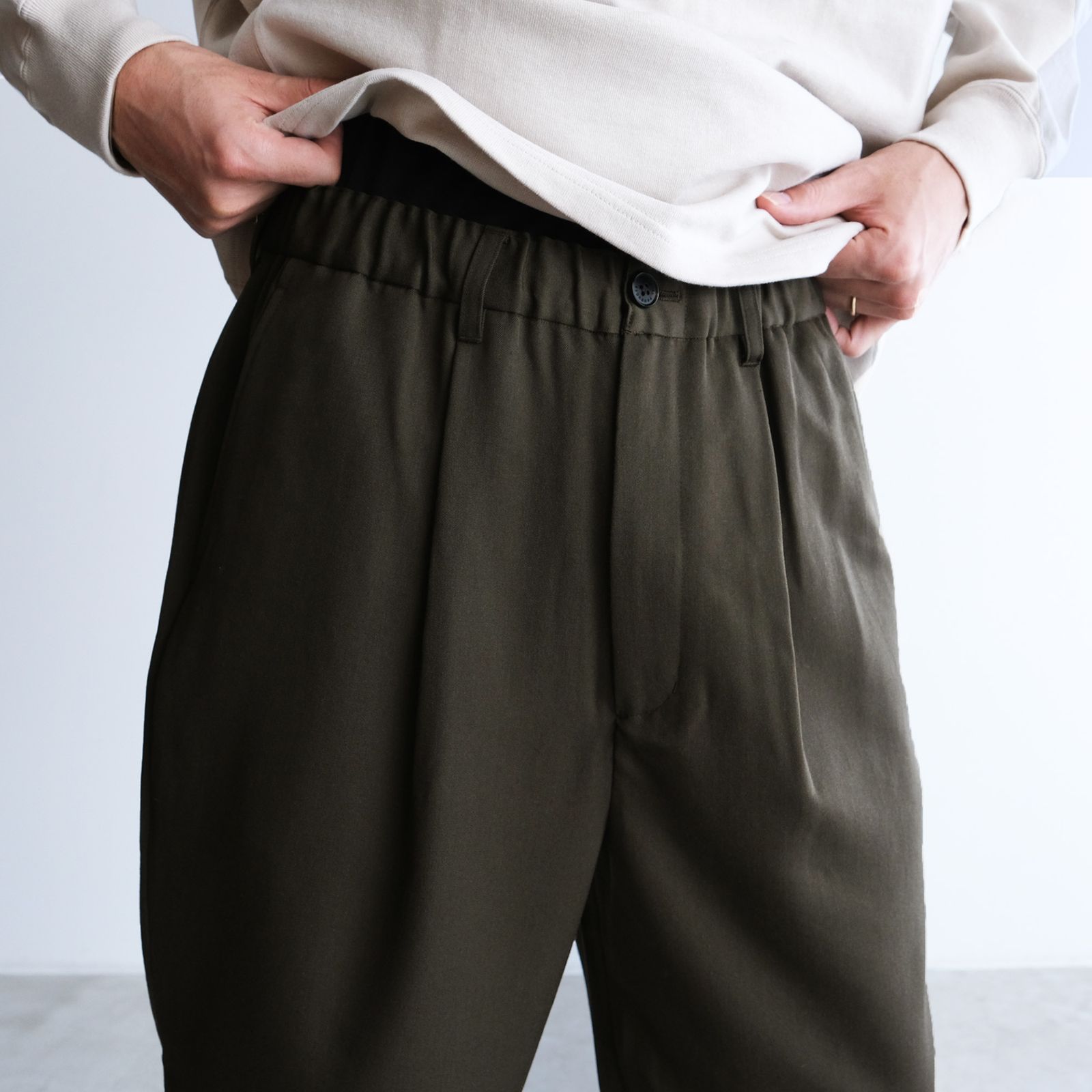 UNIVERSAL PRODUCTS - Wool Easy Trousers -パンツ-（D.Khaki / ダーク