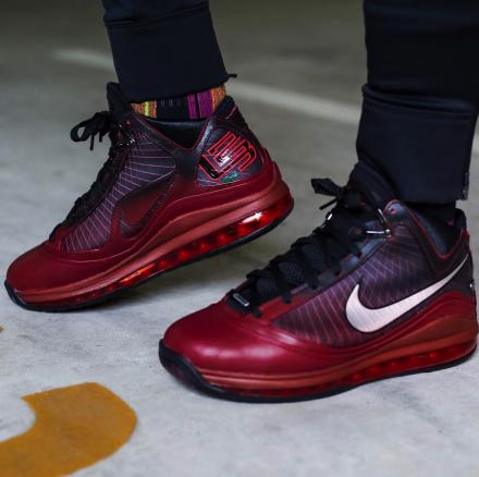 国内12月19日/21日発売予定】ナイキ レブロン 7 QS 