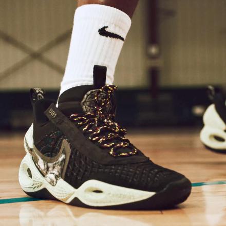 国内2月26日発売予定】ナイキ コズミック ユニティ 