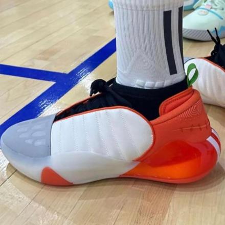 国内10月3日発売開始】 アディダス ハーデン VOL.7 