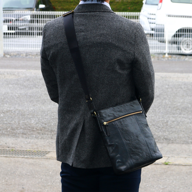 ビュッフルショルダー』(全3色)バッファローレザー/耐久性に優れた