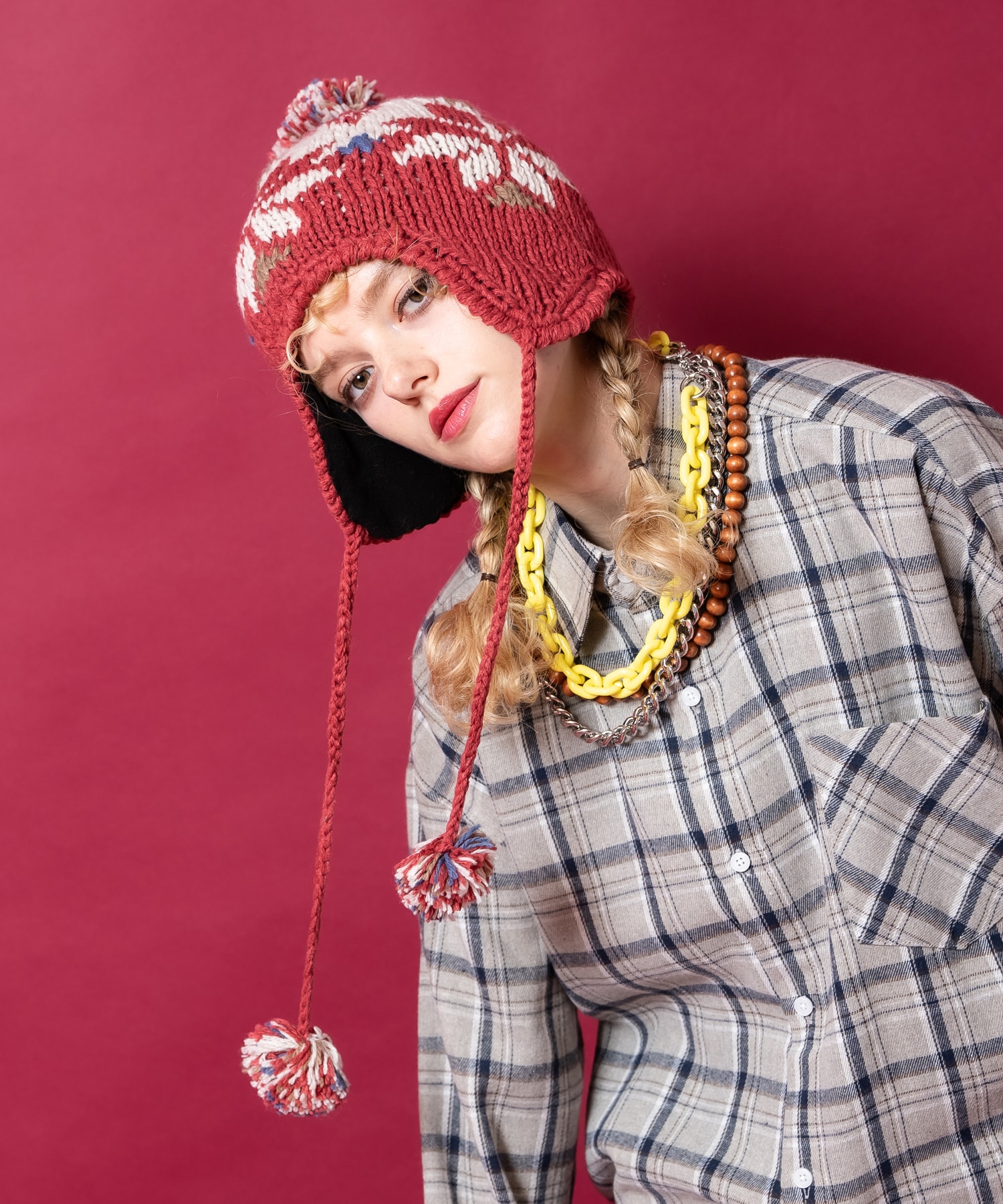 ノルディック柄コード付きイヤーフラップボンボンウールニット帽