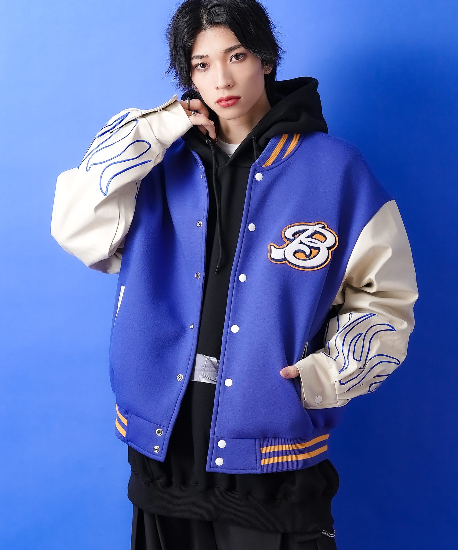 フェルトワッペン＆フレイム刺繍アーム合成皮革×ポンチスタジャン