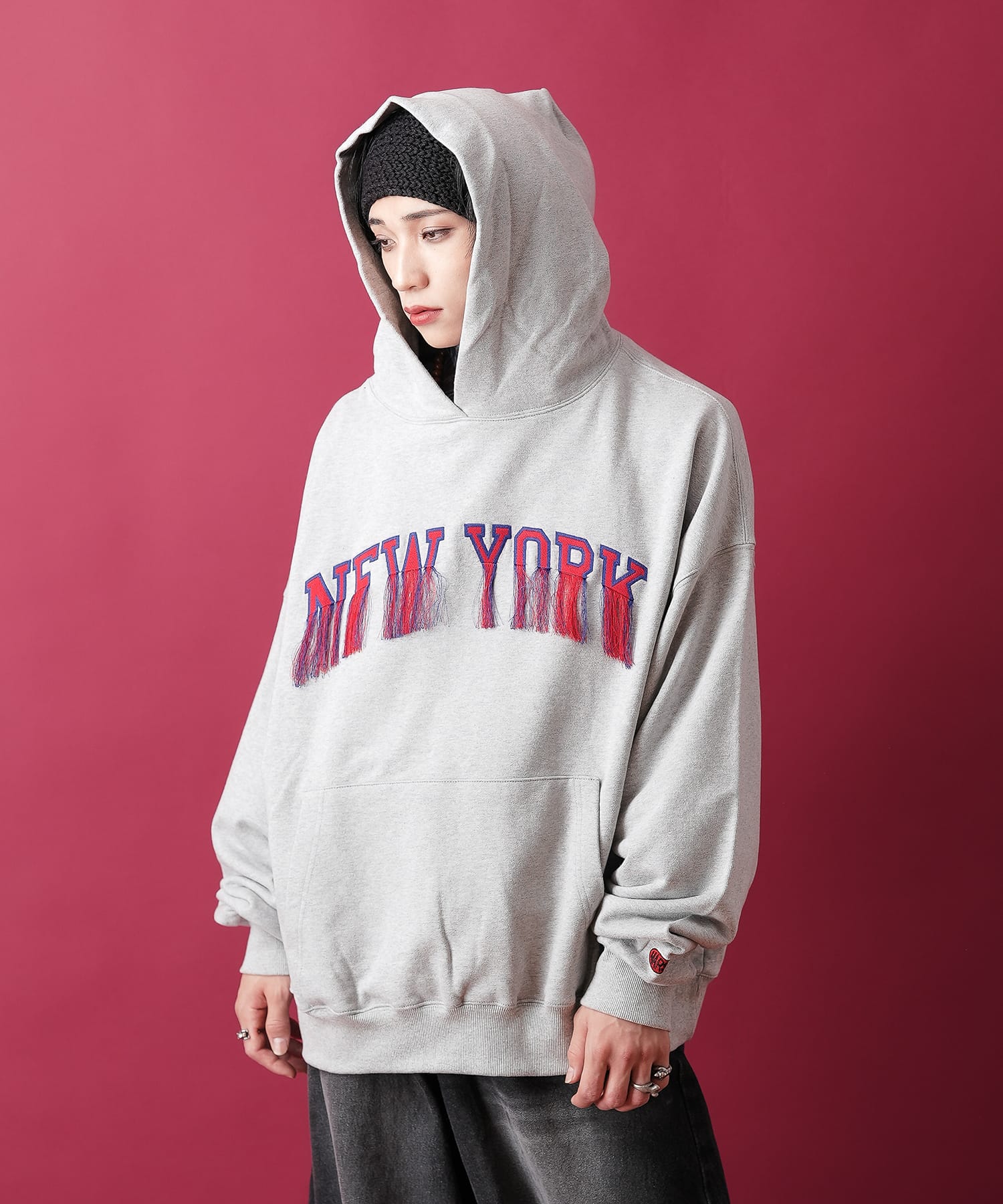 ニューヨークフリンジミックス刺繍ロゴスウェットプルオーバーパーカー
