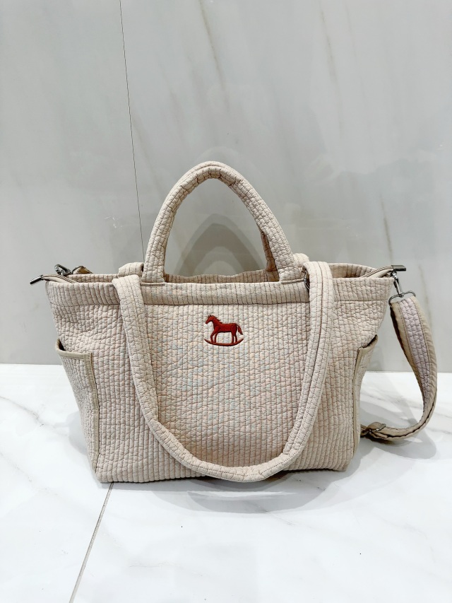selva secreta】Ibul horse TOTE BAG BIG-size(beige-silver金具)