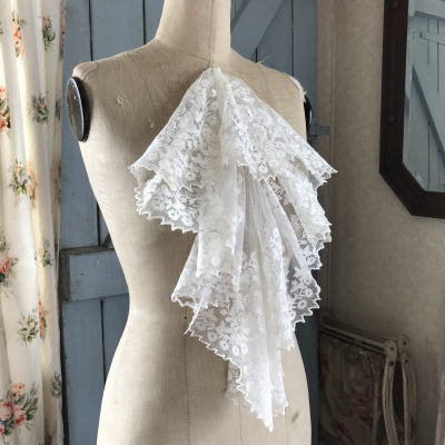 L2314 フランスアンティークレースフロント/レースジャボ（胸元飾り