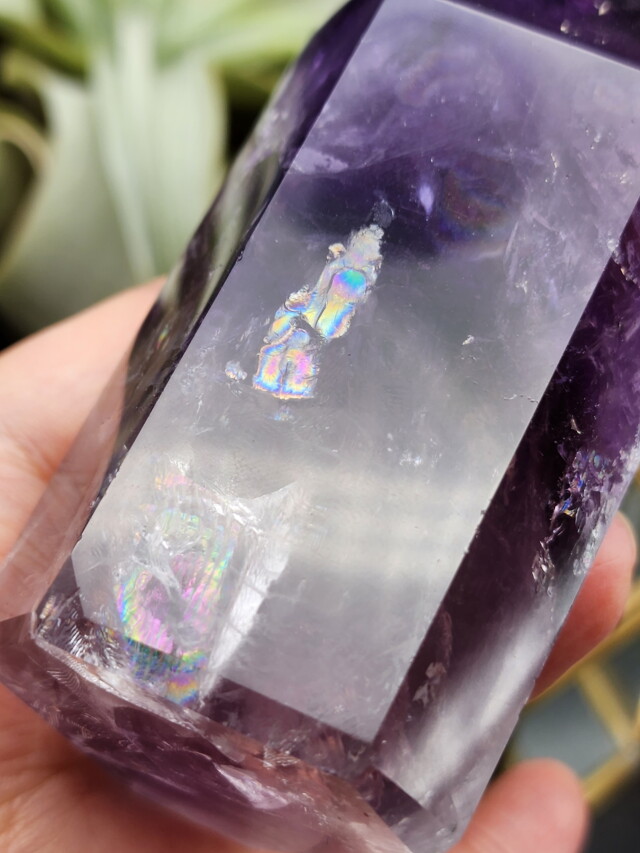 ブラジル・バイア産アメジスト・ポイント（ポリッシュ） AMG070