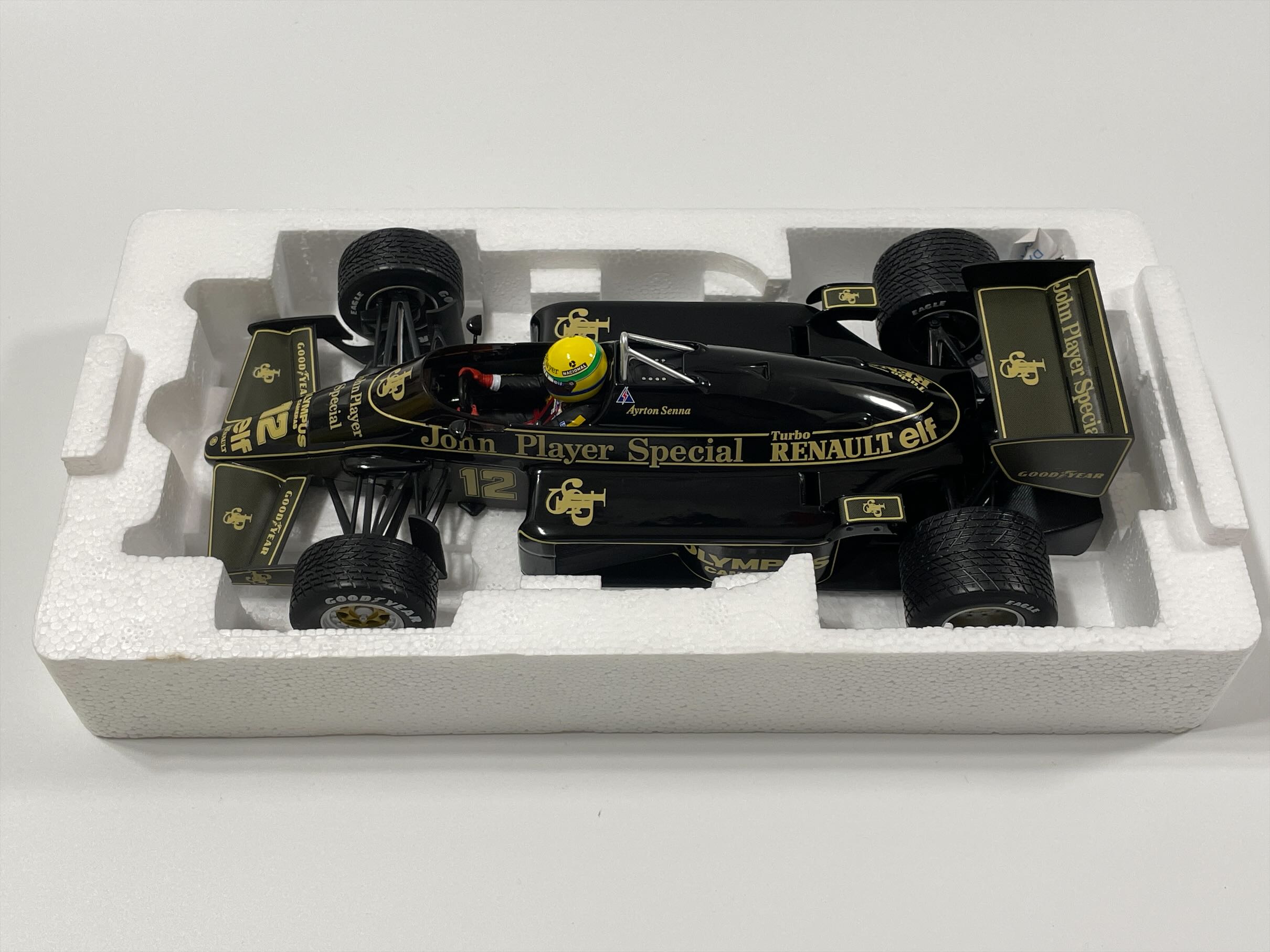 ミニチャンプス 1/18 ロータス97T A.セナ 1985年ポルトガルGP レイン