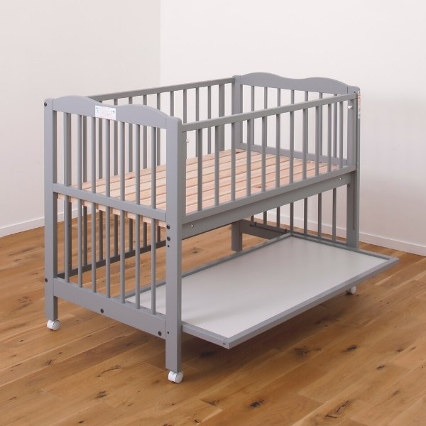 お世話がしやすいハイタイプベビーベッド