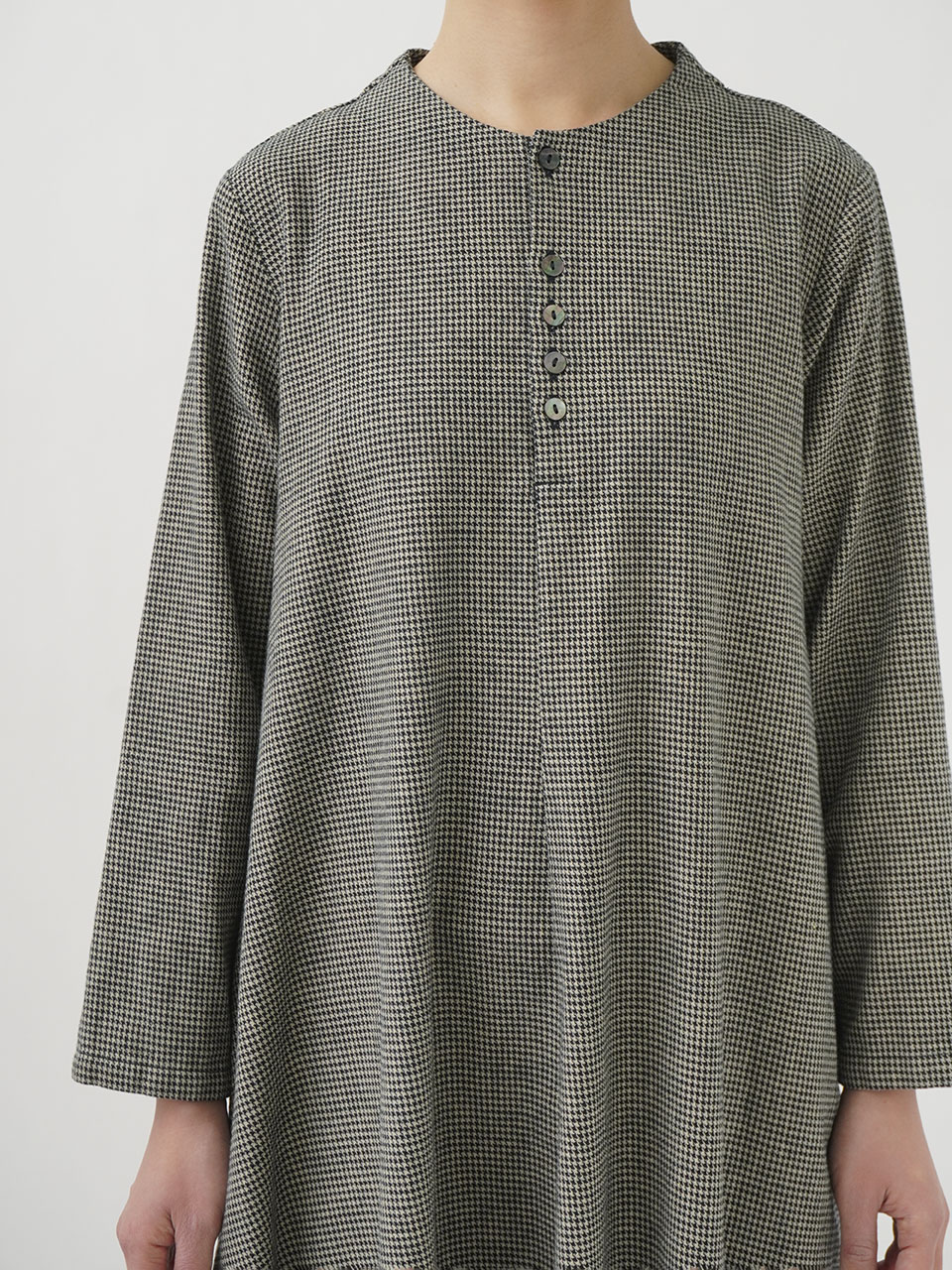 16／－インディゴ千鳥ボトル襟ワンピース