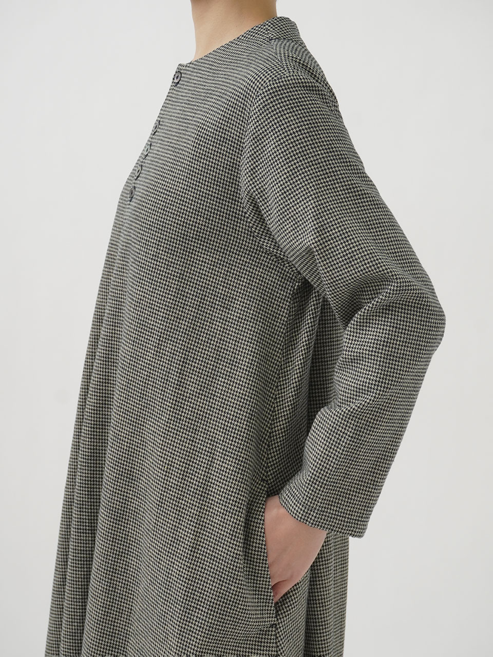 16／－インディゴ千鳥ボトル襟ワンピース