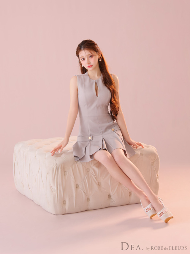 Lサイズあり】シンプルサイドベルトモチーフノースリーブプリーツミニ