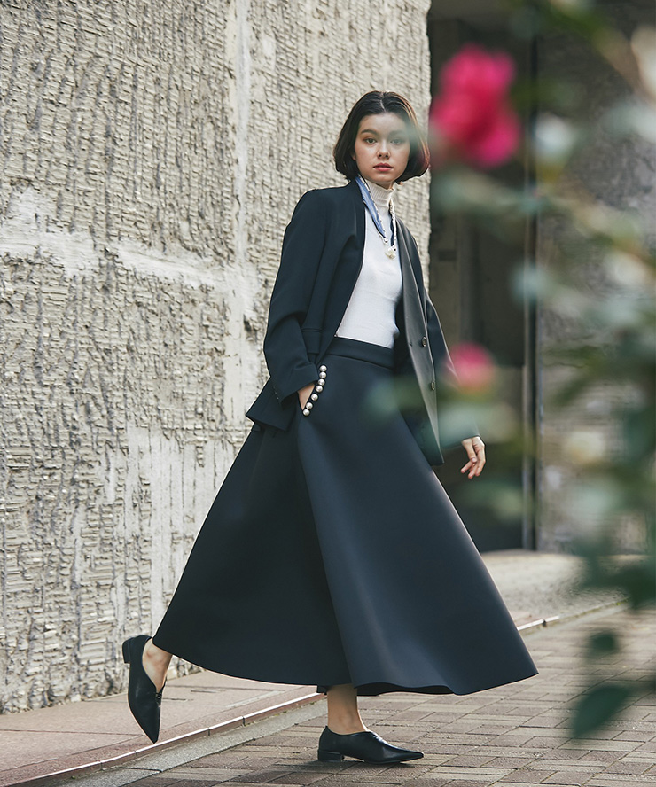 ノーカラーダブルジャケット＆パール付きフレアスカート2点