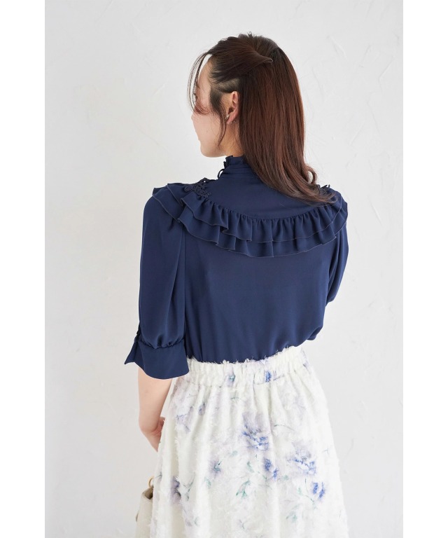 リボン付きフラワーモチーフレース×フリルブラウス