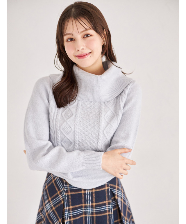 オフタートルネックケーブル編みニットプルオーバー