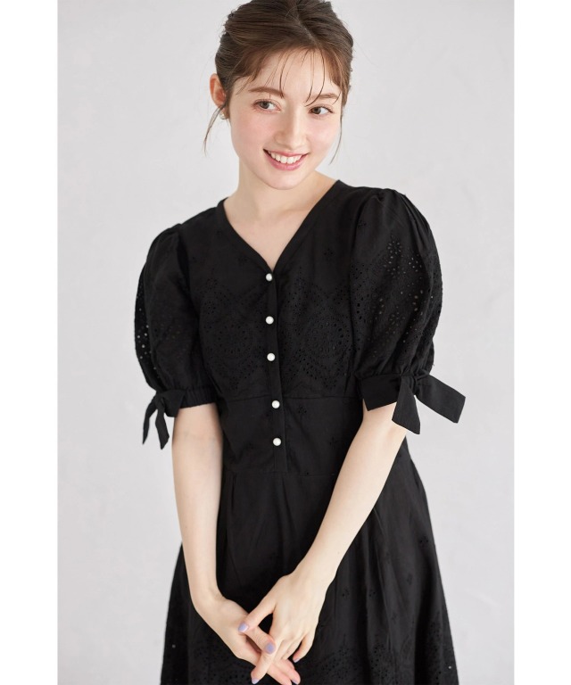 袖口リボン付きパール釦コットンレースワンピース